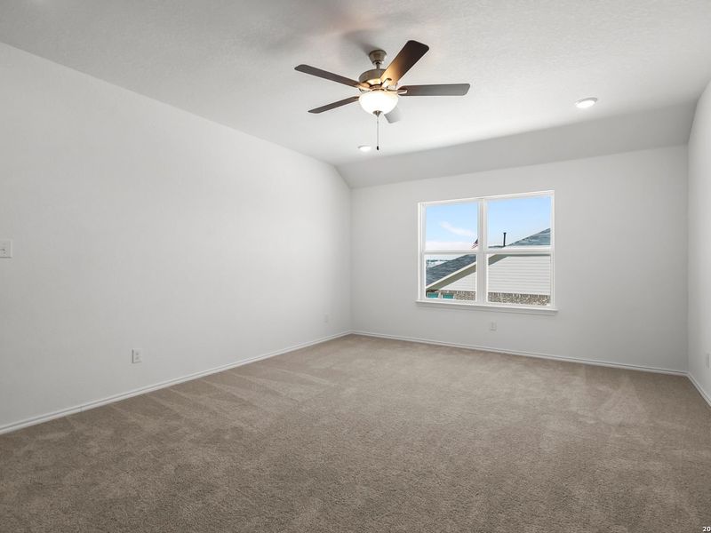 Spacious, unfurnished interior of a new home in Comanche Ridge, San Antonio (Image 38).
