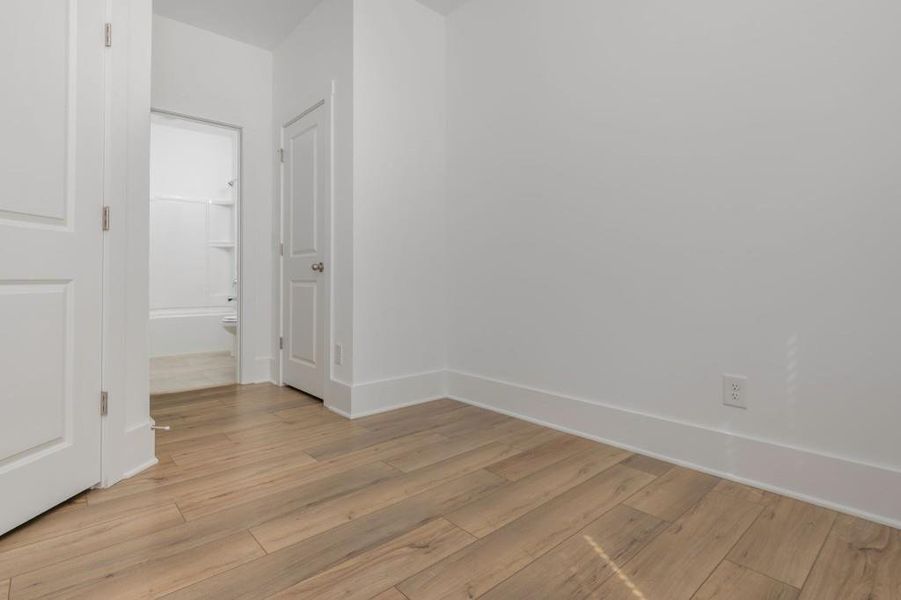 Spacious, unfurnished interior of a new home in Park Vue, Atlanta (Image 14).