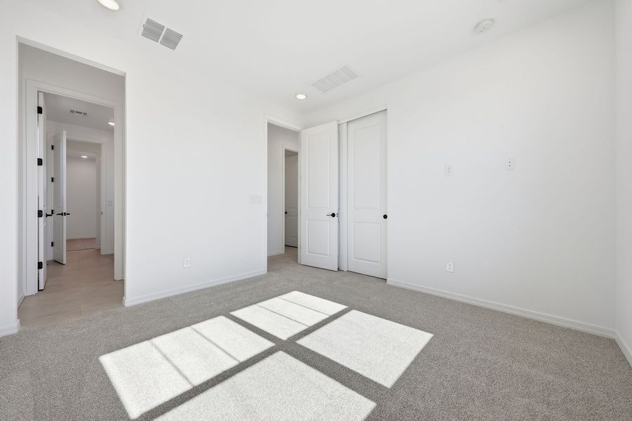 Spacious, unfurnished interior of a new home in Tyler Ranch, Buckeye (Image 19).