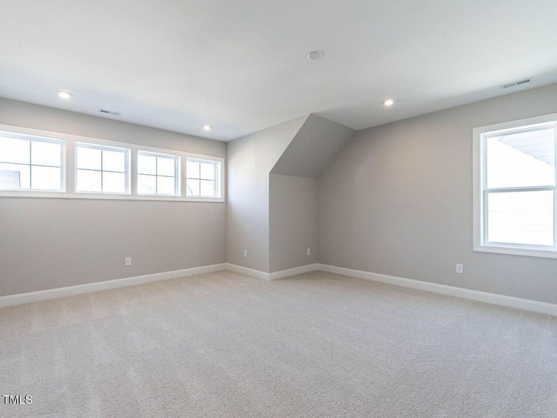 035-1280x960-bonus-room