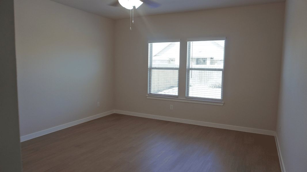 Spacious, unfurnished interior of a new home in London Towne, Corpus Christi (Image 10).