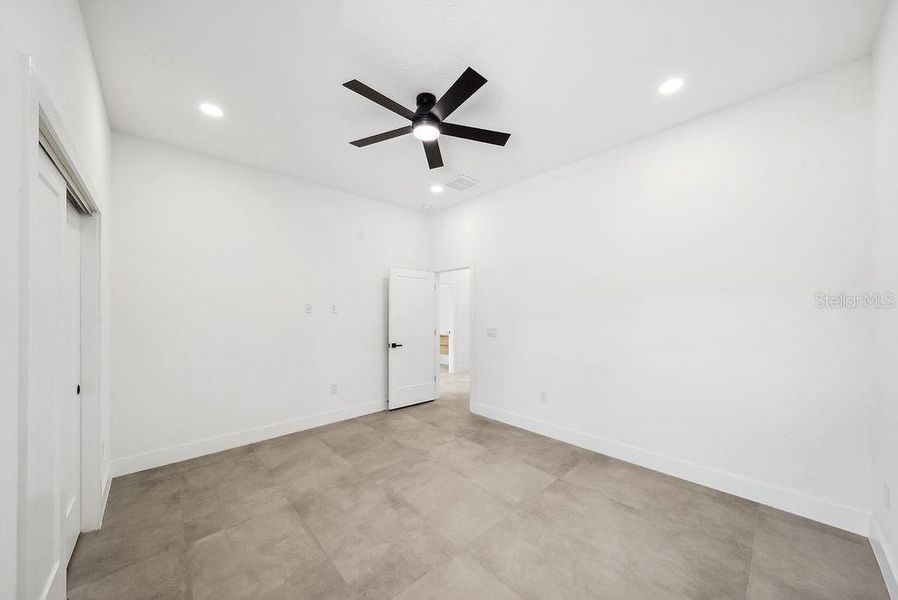 Spacious, unfurnished interior of a new home in , Ocala (Image 39).