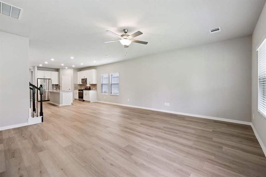 Spacious, unfurnished interior of a new home in Westmoor, Sherman (Image 17).