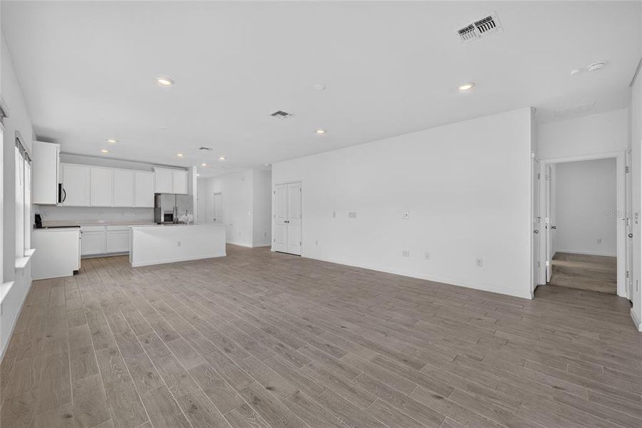 Spacious, unfurnished interior of a new home in Heath Preserve, Ocala (Image 36).