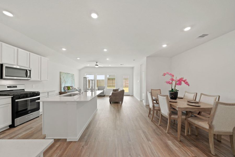 Furnished interior view inside a new home in Sunterra Lakes, Katy (Image 9).