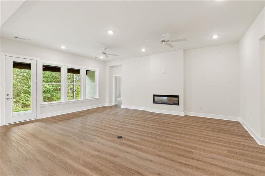Spacious, unfurnished interior of a new home in Bay Creek Overlook, Loganville (Image 19).