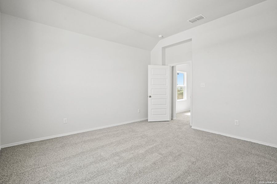 Spacious, unfurnished interior of a new home in Blue Ridge Ranch, San Antonio (Image 18).