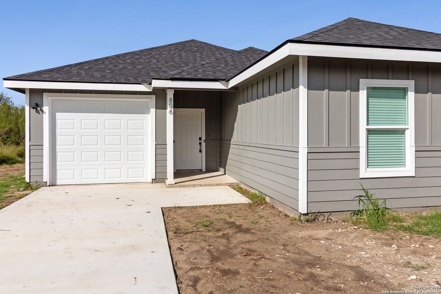 Exterior details and patio area of a home in , Beeville (Image 18).