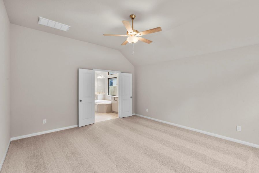 Spacious, unfurnished interior of a new home in Escondido, Magnolia (Image 23).