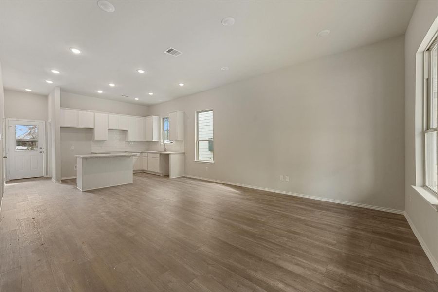 Spacious, unfurnished interior of a new home in , Willis (Image 18).