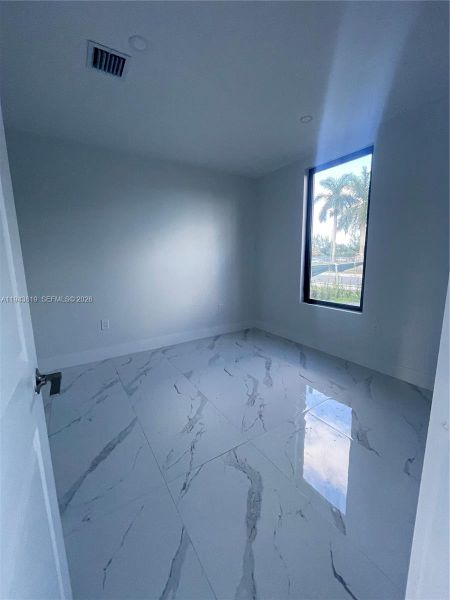 Spacious, unfurnished interior of a new home in , Florida City (Image 9).