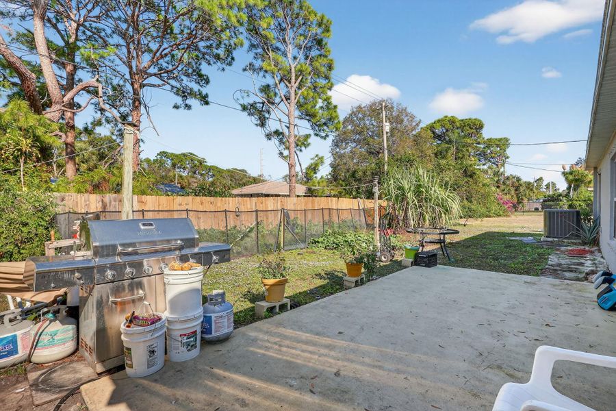 Exterior details and patio area of a home in , Fort Pierce (Image 3).