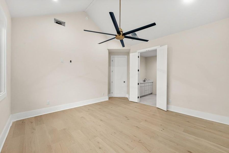 Spacious, unfurnished interior of a new home in , Atlanta (Image 30).