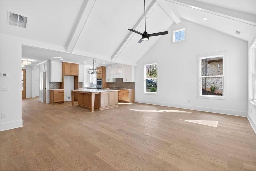 Spacious, unfurnished interior of a new home in Livingstone Park, Kennesaw (Image 31).