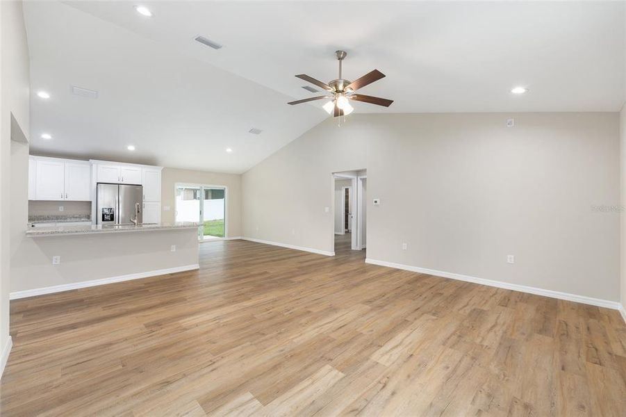 Spacious, unfurnished interior of a new home in , Ocklawaha (Image 27).