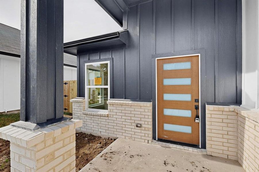 Exterior details and patio area of a home in , Rice (Image 1).