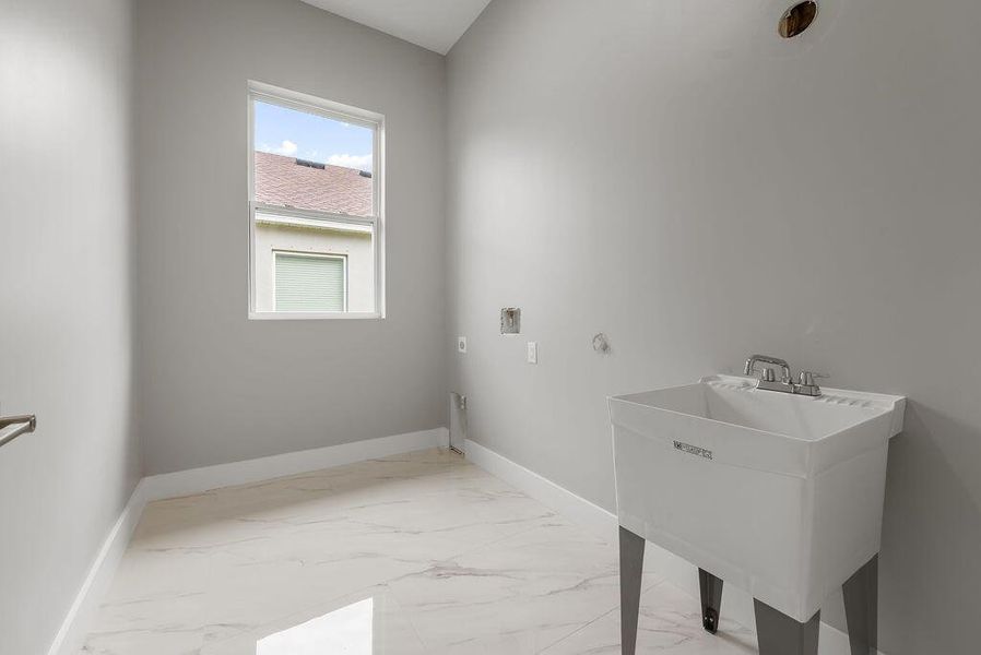 Spacious, unfurnished interior of a new home in , Port St. Lucie (Image 18).