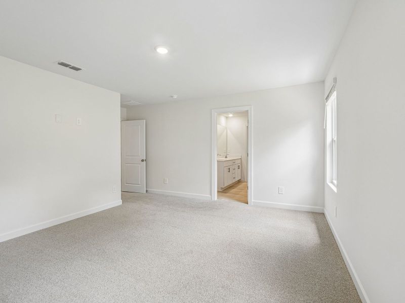 Spacious, unfurnished interior of a new home in Walnut Reserve, Conover (Image 16).