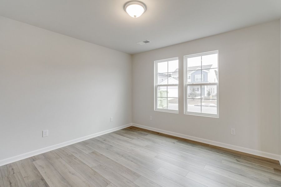 Spacious, unfurnished interior of a new home in Winston Point, Gilbert (Image 16).