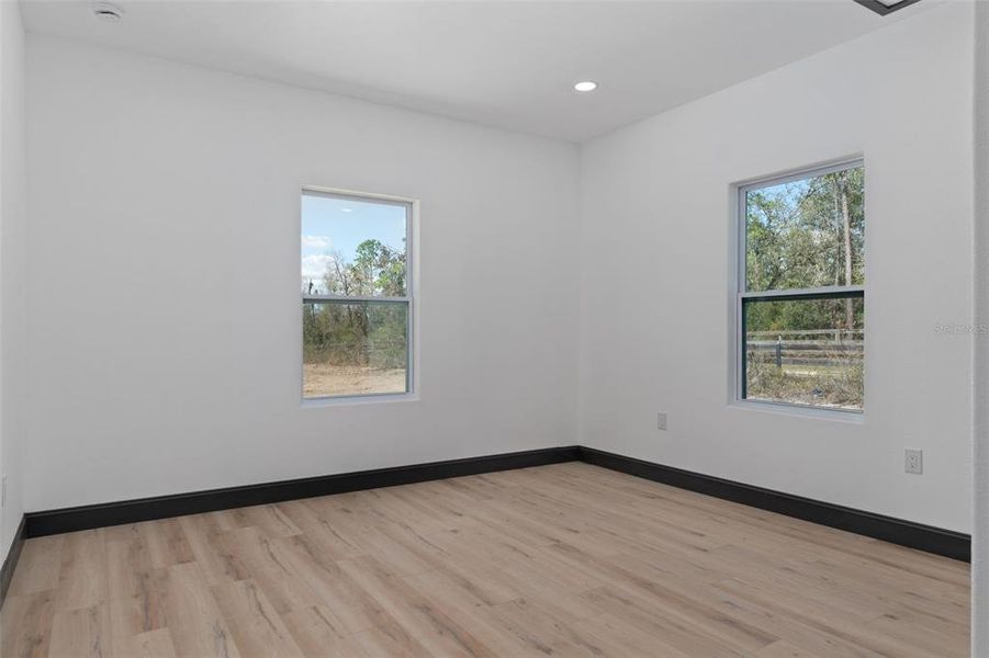 Spacious, unfurnished interior of a new home in , Dunnellon (Image 23).