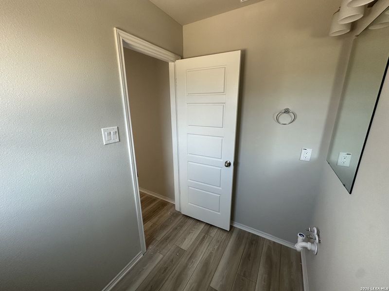 Spacious, unfurnished interior of a new home in , Seguin (Image 6).