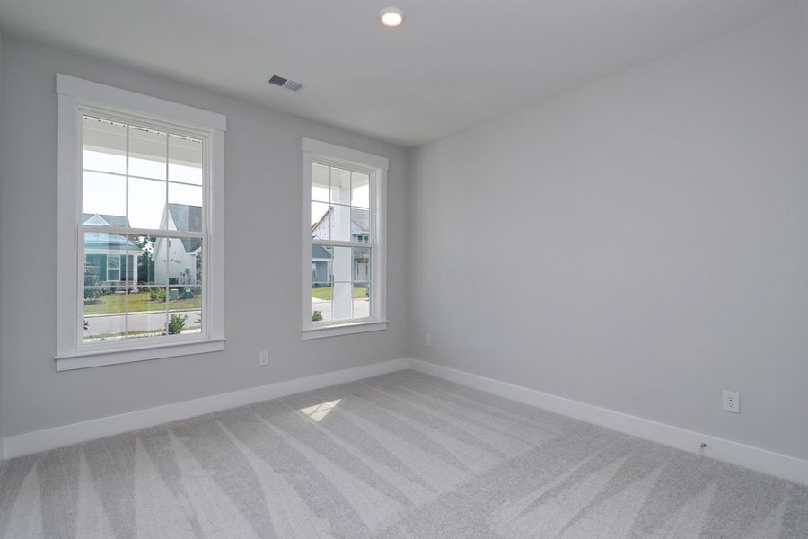 Spacious, unfurnished interior of a new home in Arcadia, Myrtle Beach (Image 30).