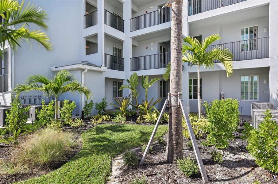 Condo located in Punta Gorda, FL showcasing its design and architecture (Image 38).