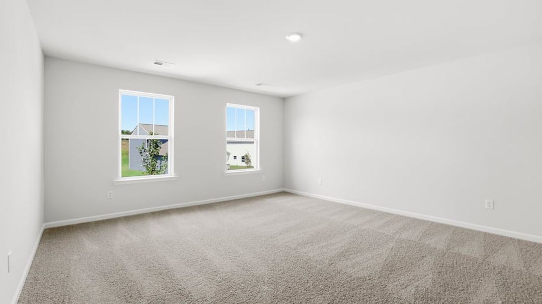 Spacious, unfurnished interior of a new home in Woodglen, Piedmont (Image 31).