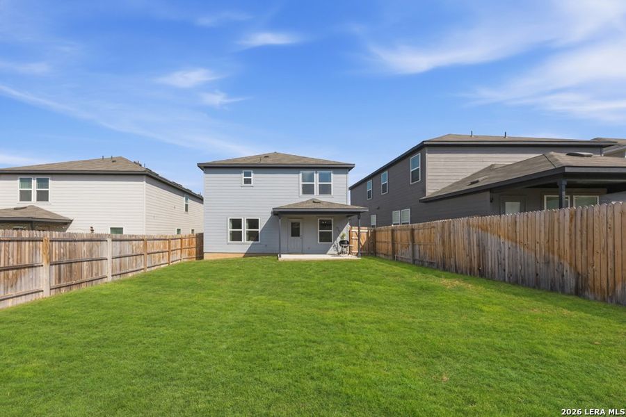 Exterior details and patio area of a home in Cinco Lakes, San Antonio (Image 29).