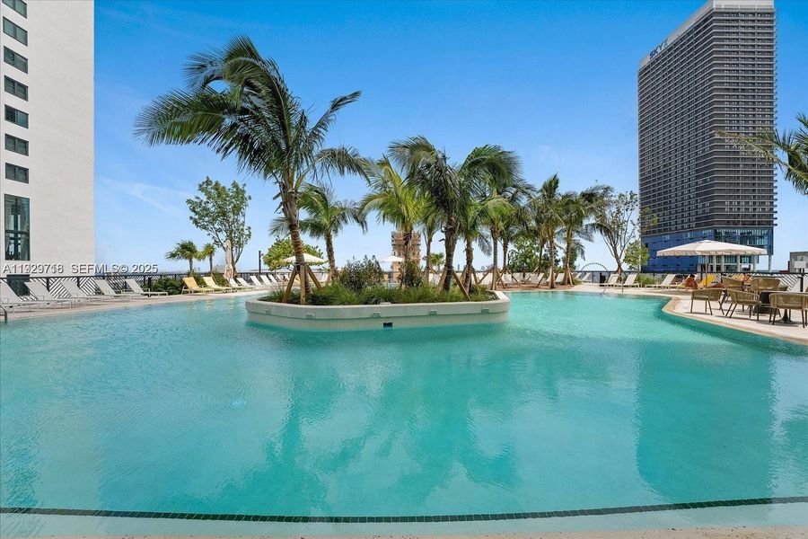 Condo located in Miami, FL showcasing its design and architecture (Image 3).