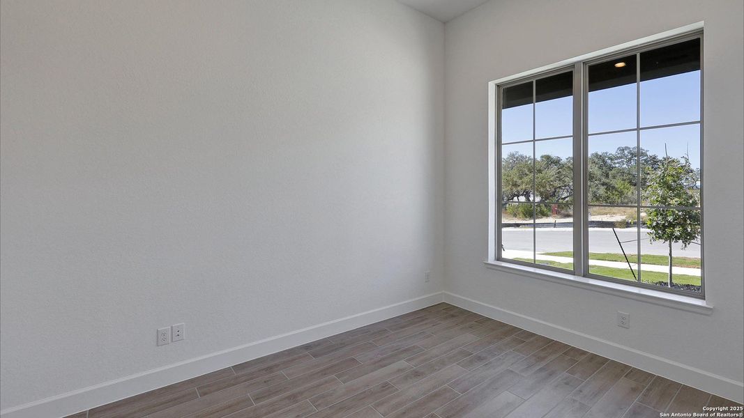 Spacious, unfurnished interior of a new home in Ranches At Creekside 55', Boerne (Image 18).