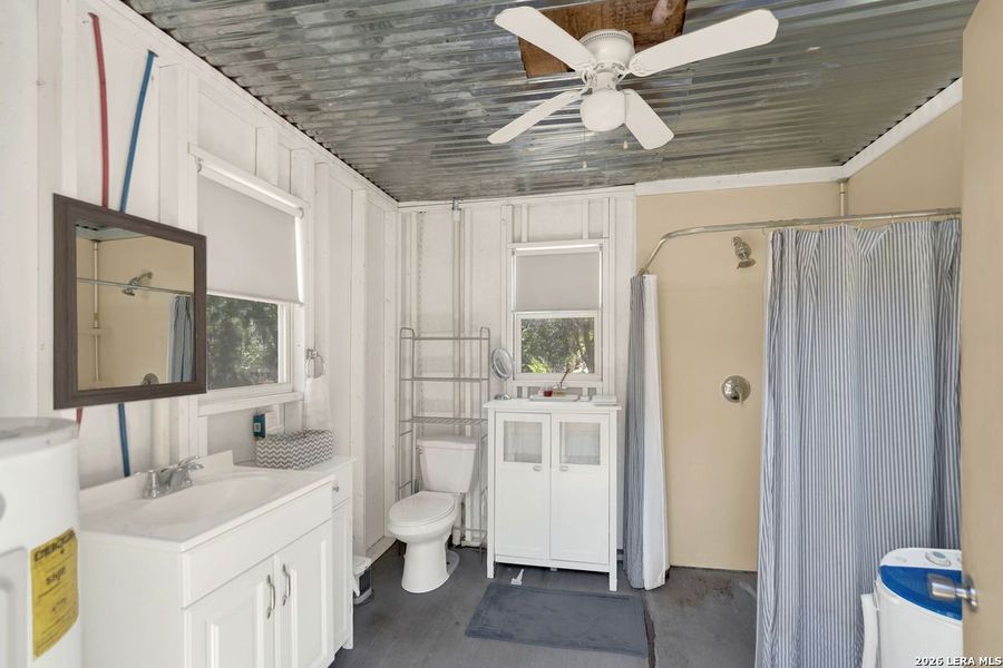 Furnished interior view inside a new home in , Bandera (Image 6).