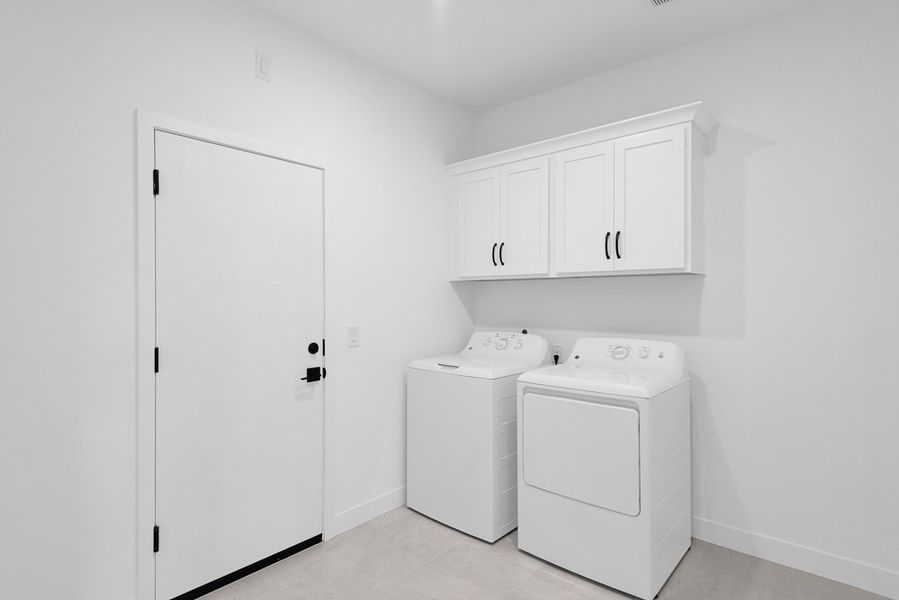Representative furnished interior of a home built from the Winsor by Taylor Morrison in Stonehaven Discovery Collection, Glendale (Image 17).