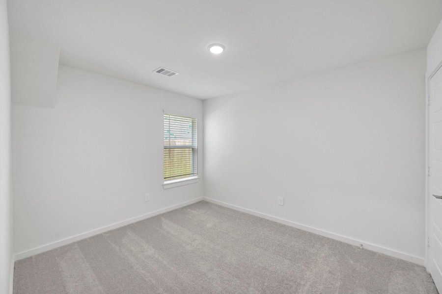 Spacious, unfurnished interior of a new home in Lone Star Landing, Montgomery (Image 20).