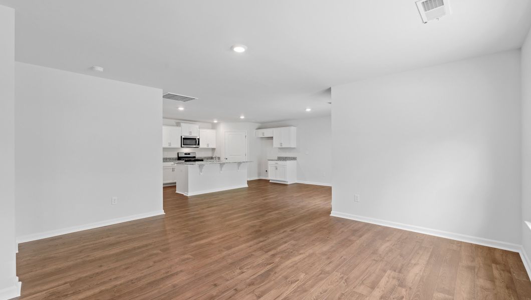 Spacious, unfurnished interior of a new home in Treemont Commons, Wellford (Image 27).