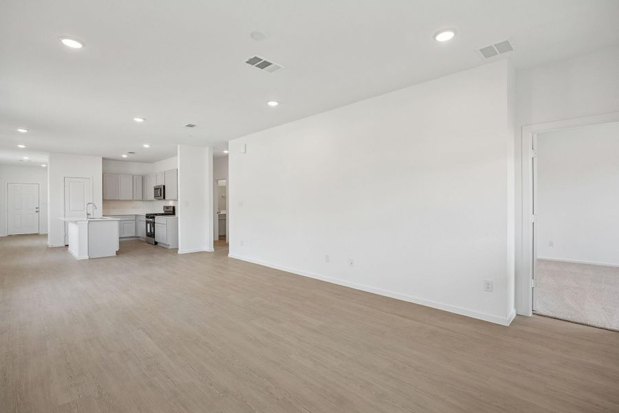 Spacious, unfurnished interior of a new home in Montgomery Bend, Montgomery (Image 31).