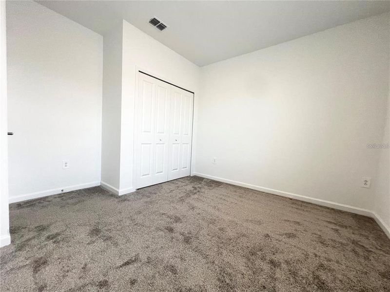 Spacious, unfurnished interior of a new home in , Clermont (Image 37).
