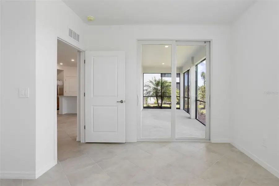 Spacious, unfurnished interior of a new home in Calusa Country Club, Lakewood Ranch (Image 34).