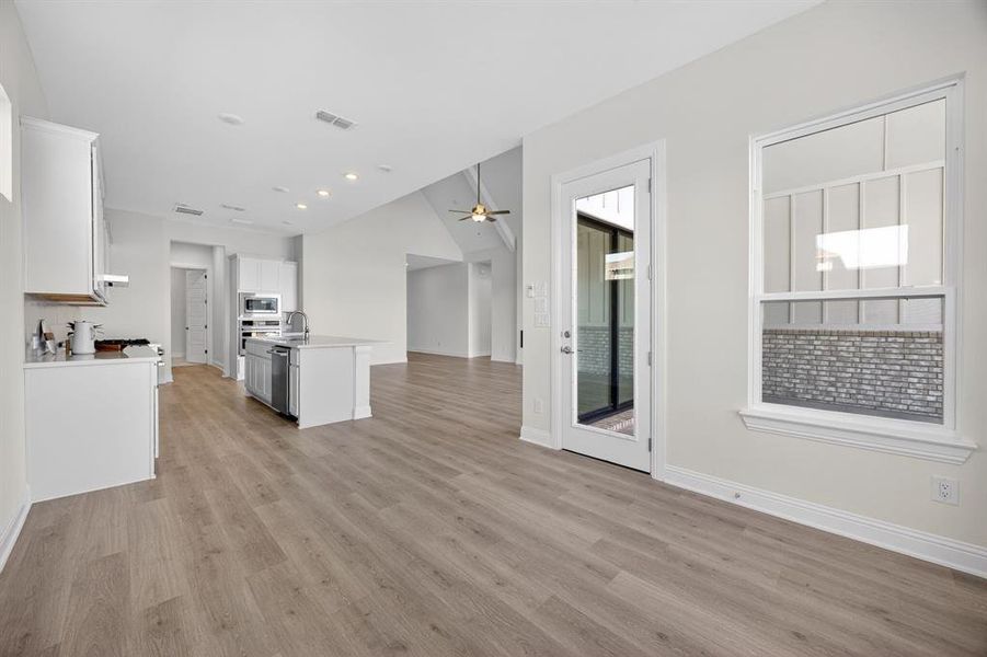 Spacious, unfurnished interior of a new home in Highland Crossing, Celina (Image 22).