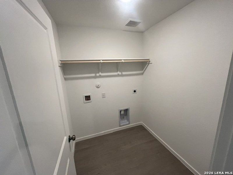Spacious, unfurnished interior of a new home in Windridge, Kerrville (Image 9). Spacious, unfurnished interior of a new home in Windridge, Kerrville (Image 9).