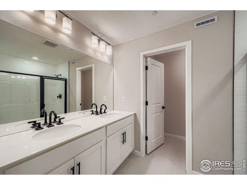 Dual vanities Dual vanities