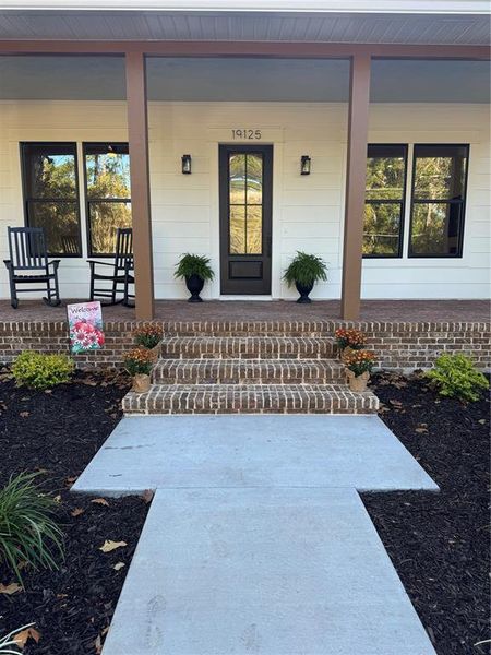Exterior details and patio area of a home in , High Springs (Image 3).