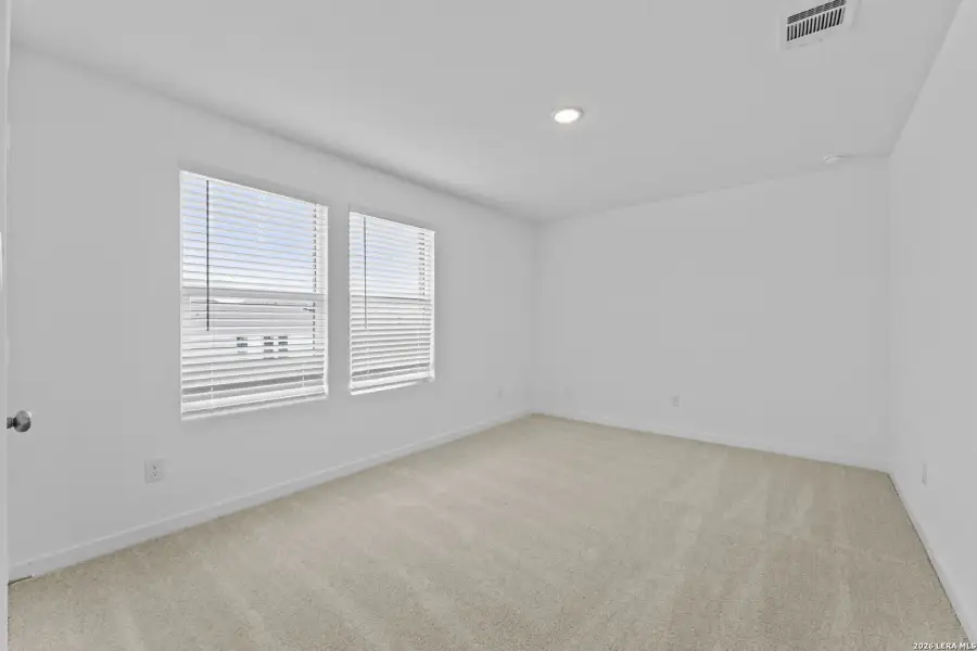 Spacious, unfurnished interior of a new home in Brookmill, San Antonio (Image 13).