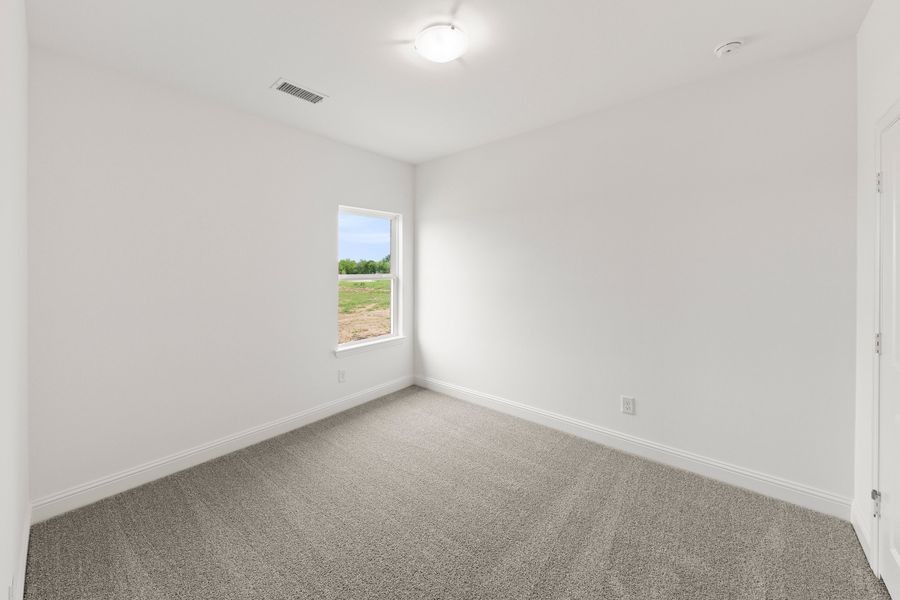 Spacious, unfurnished interior of a new home in Creekside, Royse City (Image 26).