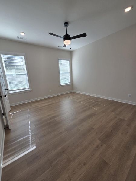Spacious, unfurnished interior of a new home in Twin Oaks, Oakland (Image 12).