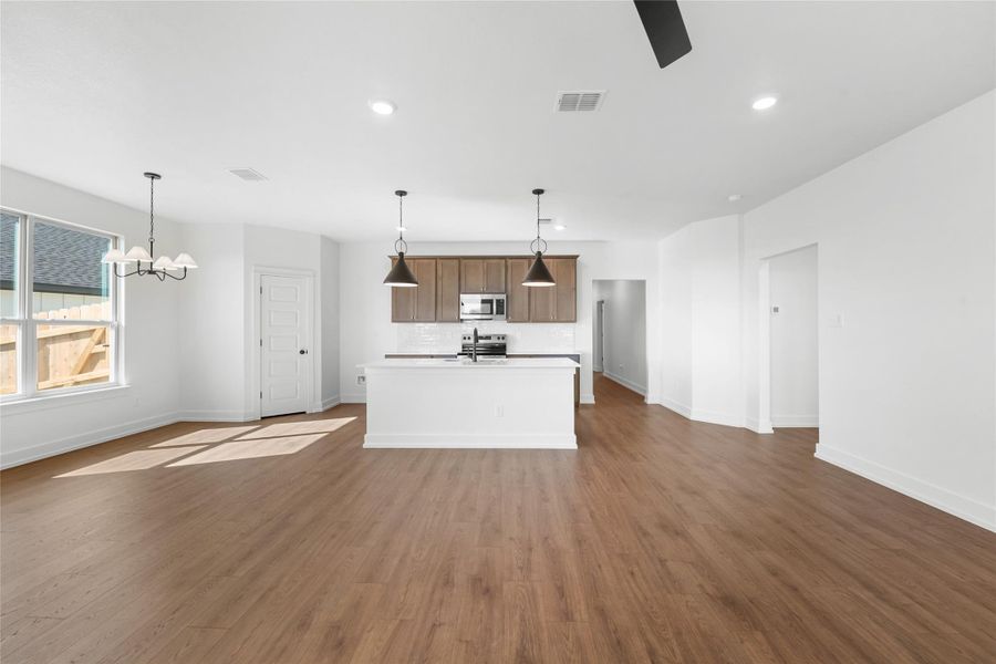 Please Note: These interior photos are not of the actual home but are of a completed one with a simialr floor plan. Finishes, features, and layouts may vary. Please Note: These interior photos are not of the actual home but are of a completed one with a simialr floor plan. Finishes, features, and layouts may vary.