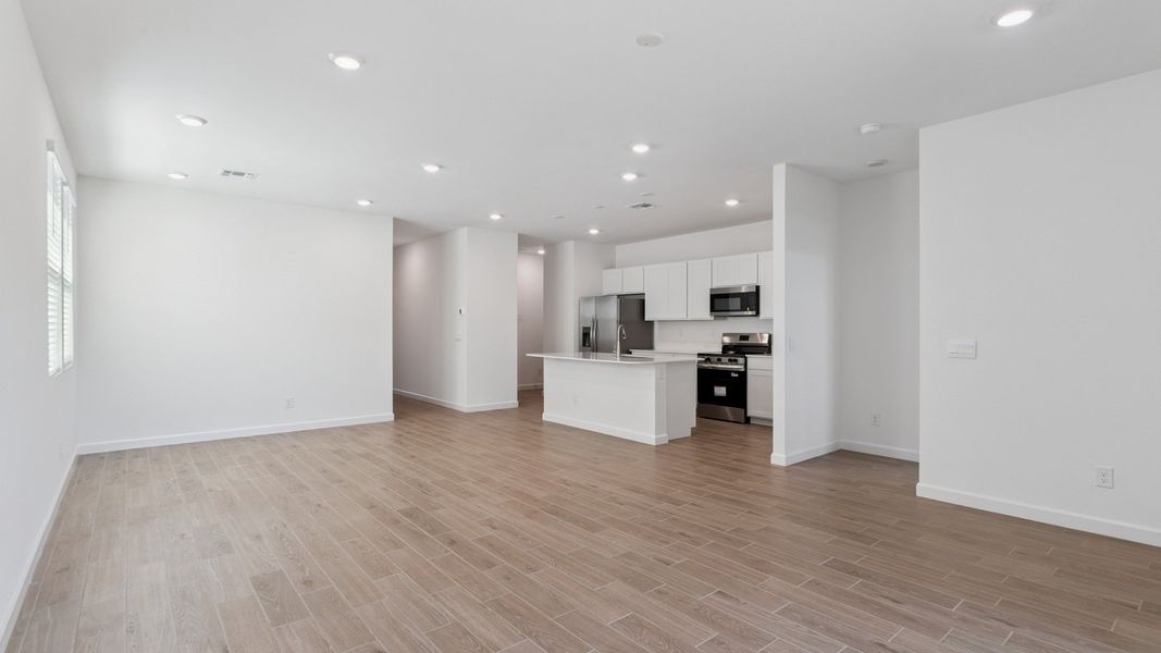 Spacious, unfurnished interior of a new home in Del Rio Ranch, Avondale (Image 17).