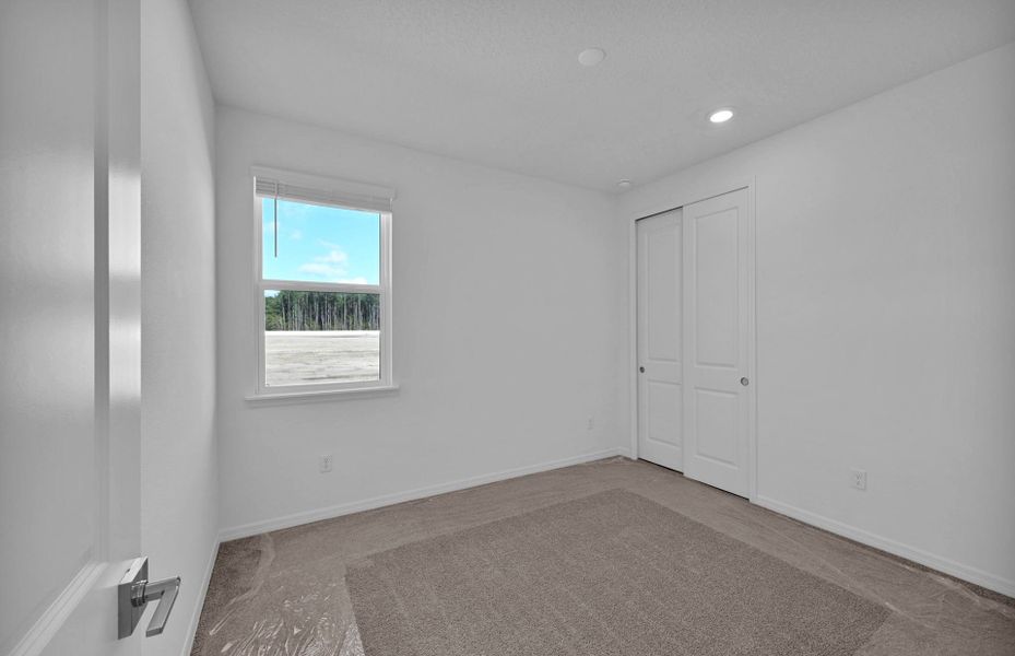Spacious, unfurnished interior of a new home in Murray Farms, Middleburg (Image 13).