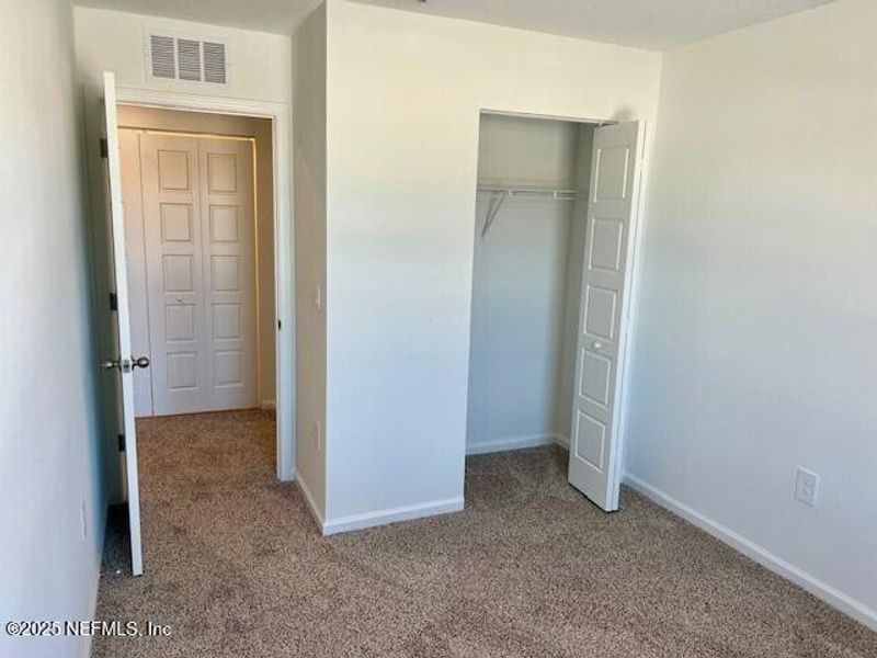 Spacious, unfurnished interior of a new home in The Landing, Middleburg (Image 27).