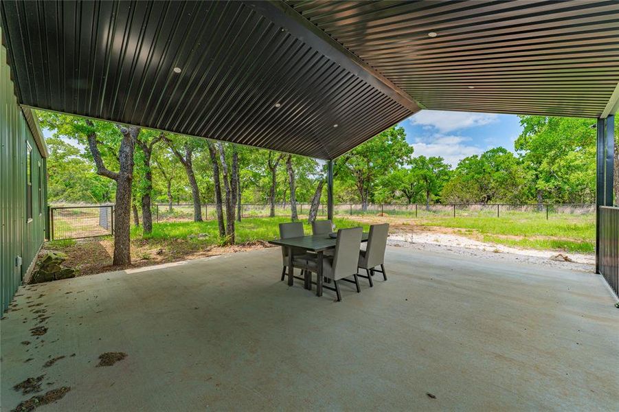 Community amenities in , Santo (Image 26).